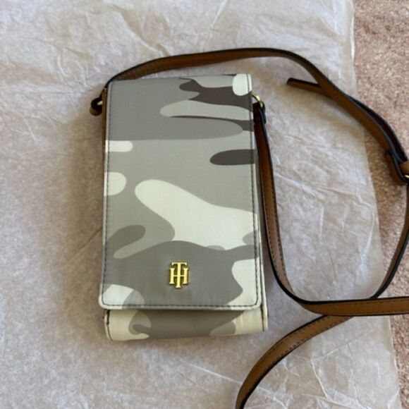 Tommy Hilfiger Julia Camo Nylon Phone Crossbody - Picture 1 of 5